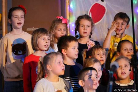Miklavžev koncert na Osnovni šoli Toma Brejca napolnil telovadnico do zadnjega kotička (39)
